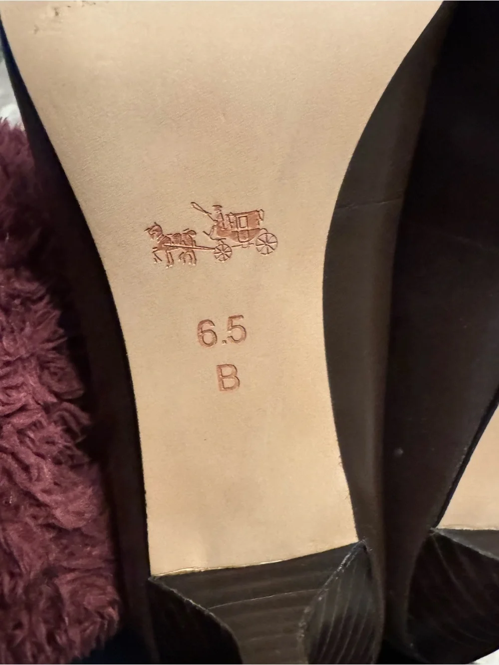 Coach Black and Gold Stiletto
Heels 6.5 - Picture 7 of 10
